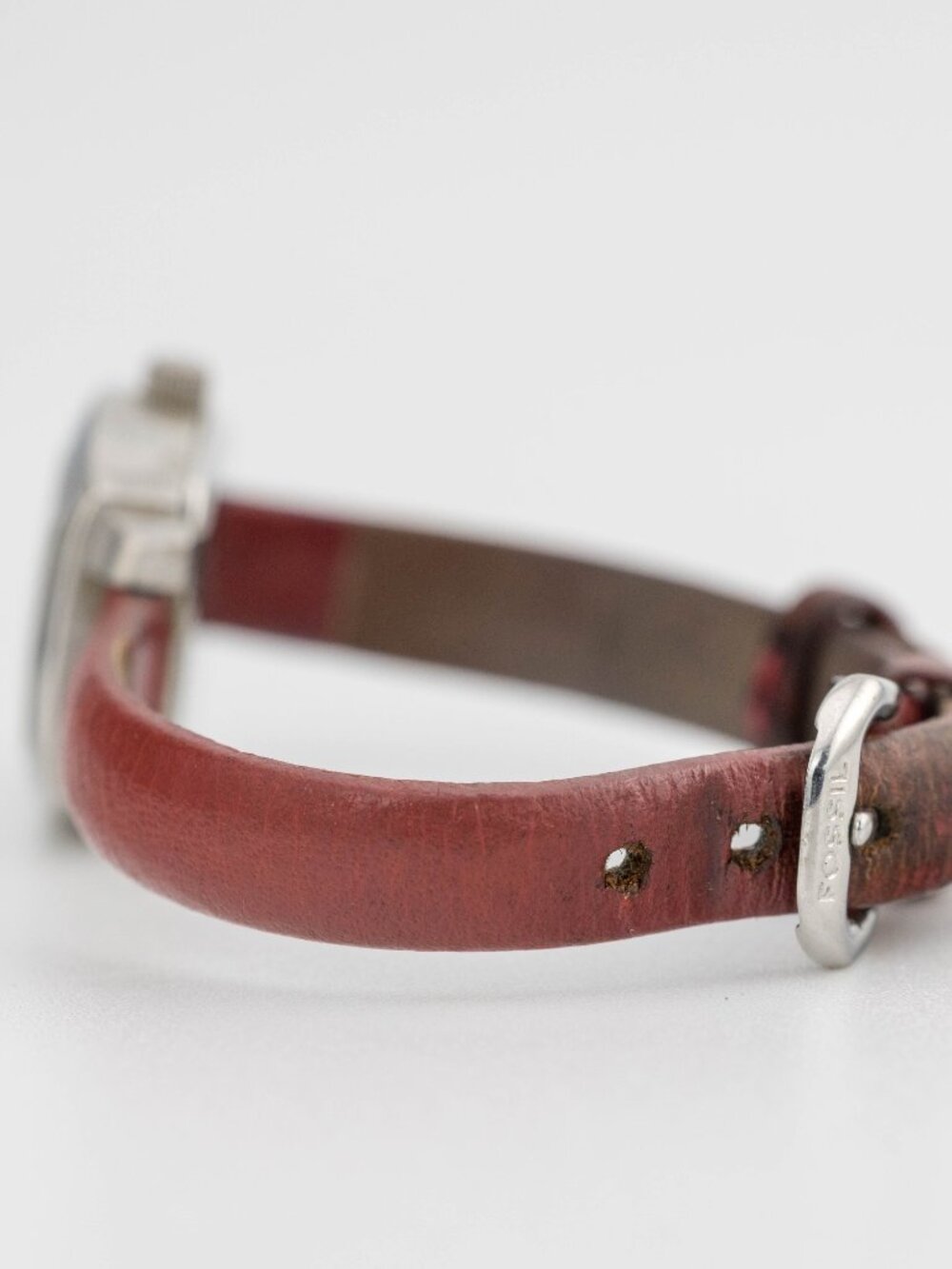 Fossil F2 ES-1641 Tonneau Red Leather Quartz Analog Women's Watch New Battery - Picture 5 of 9